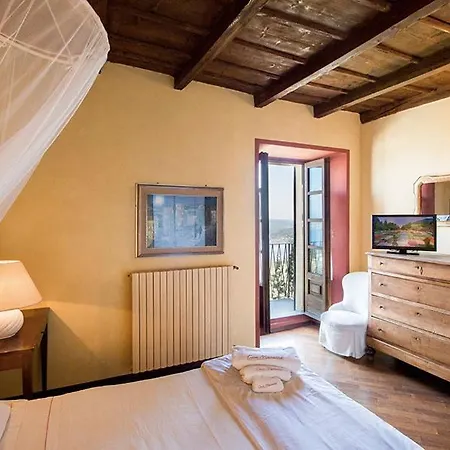 Apartment San Salvatore Sleeps 4 With Pool